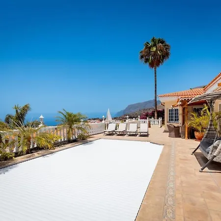 With Views And Heated Pool Ferienhaus