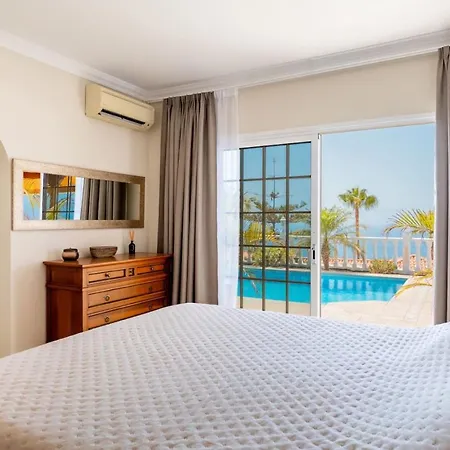 With Views And Heated Pool Ferienhaus *