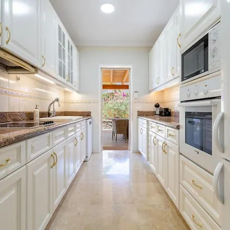 With Views And Heated Pool Semesterbostad Puerto de Santiago (Tenerife)