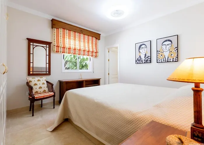 With Views And Heated Pool Semesterbostad